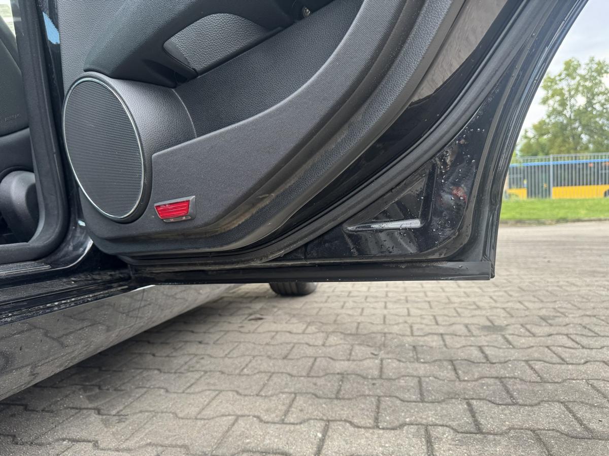 Mercedes C Klasse S204 original T&uuml;r hinten rechts 197 Obsidianschwarz Kombi Rohbau Bj.2009